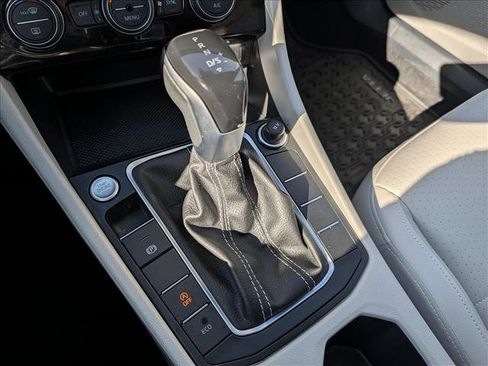 Certified 2023 Volkswagen Jetta SE w/ Panoramic Sunroof Package image 33