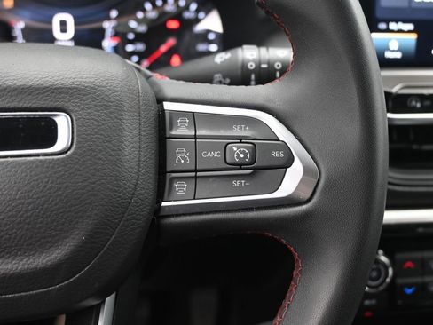 Used 2025 Jeep Compass Trailhawk image 12