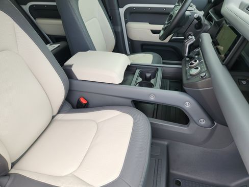 Certified 2024 Land Rover Defender 110 X-Dynamic SE AWD/4WD image 9