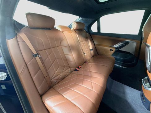 Used 2024 BMW 740i w/ Executive Package RWD image 25