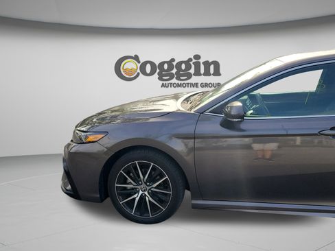 Used 2023 Toyota Camry SE FWD image 29