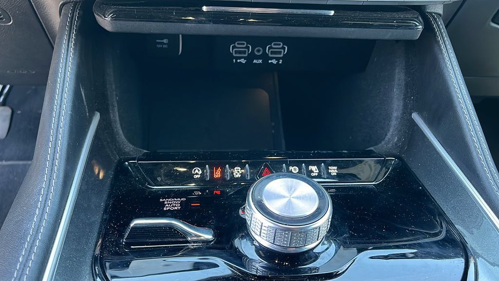 Used 2023 Jeep Wagoneer 4WD w/ Convenience Group I image 15