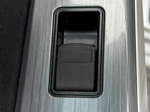 Used 2014 Toyota Camry LE FWD image 27