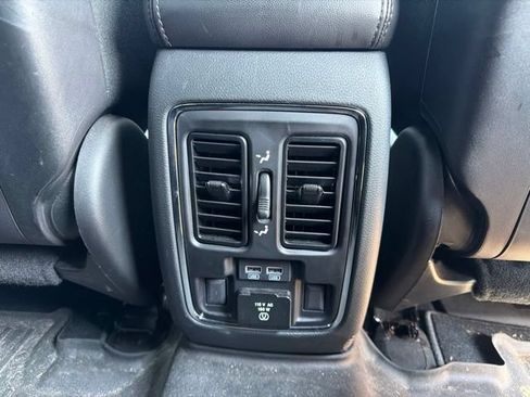Used 2019 Jeep Grand Cherokee Limited w/ Trailer Tow Group IV AWD/4WD image 16