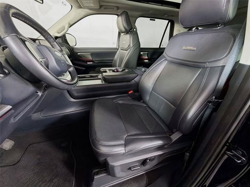 Used 2025 Ford Expedition Platinum AWD/4WD image 2