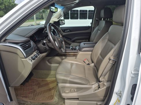 Used 2016 Chevrolet Suburban LT w/ Luxury Package AWD/4WD image 9