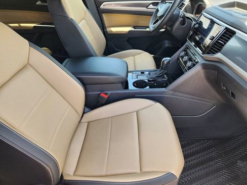 Used 2023 Volkswagen Atlas Cross Sport SE FWD image 14