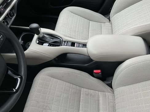Used 2025 Honda HR-V LX image 33