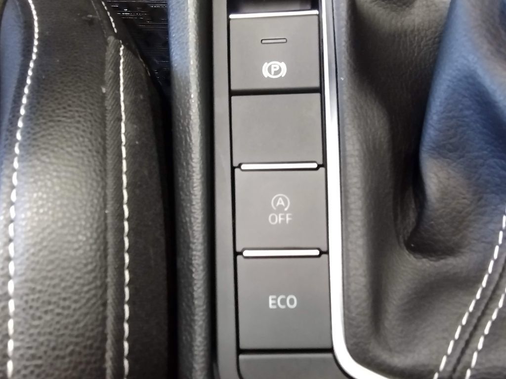 Certified 2023 Volkswagen Jetta SE w/ Panoramic Sunroof Package FWD image 31