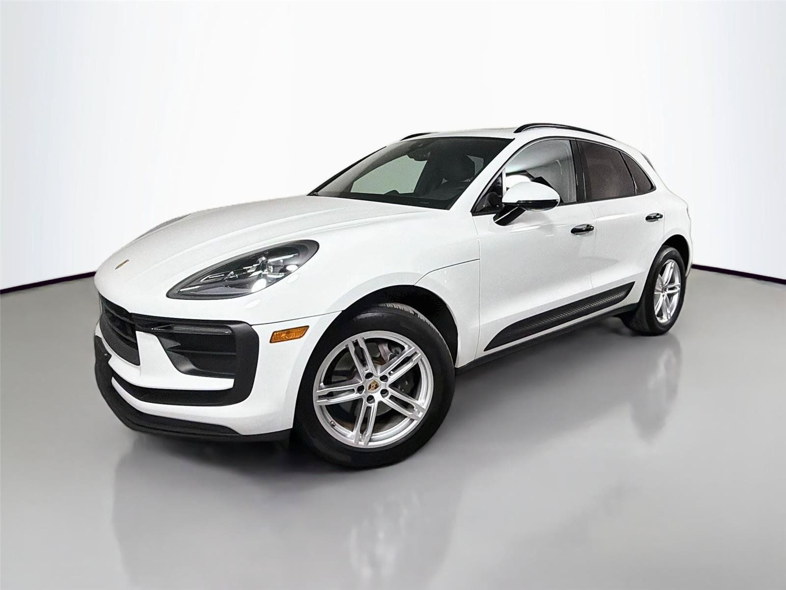 Certified 2022 Porsche Macan AWD/4WD image 1