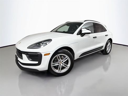 Certified 2022 Porsche Macan AWD/4WD image 1