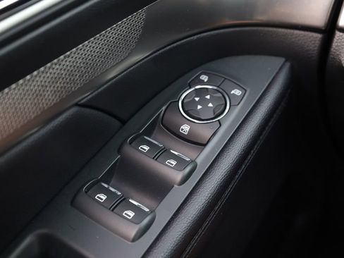 Used 2018 Ford Explorer XLT w/ Equipment Group 202A AWD/4WD image 17