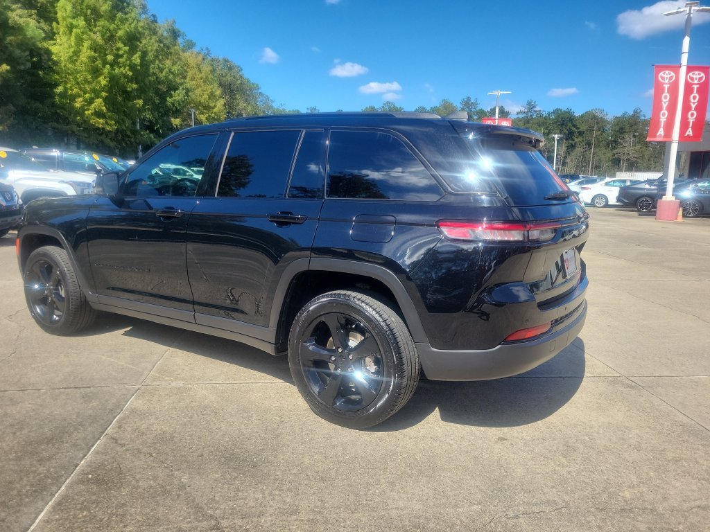 Used 2025 Jeep Grand Cherokee Limited w/ Black Appearance Package RWD image 3