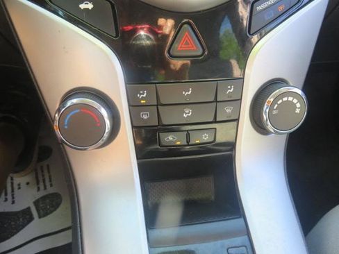Used 2015 Chevrolet Cruze LT FWD image 14