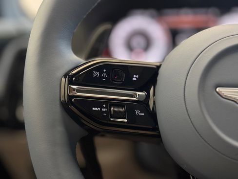 Used 2025 Aston Martin DBX 707 image 35