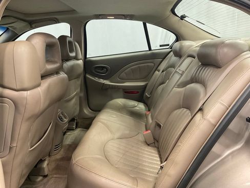 Used 2001 Pontiac Bonneville SLE FWD image 32