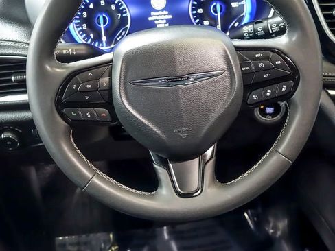 Used 2025 Chrysler Pacifica Limited FWD image 20