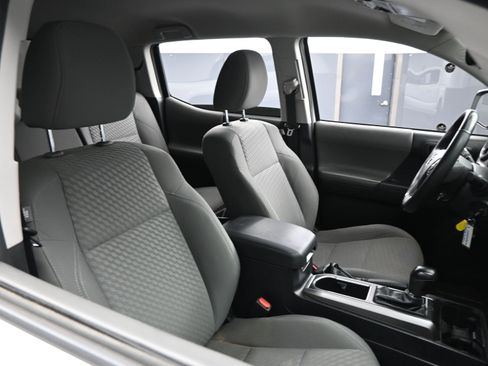 Used 2020 Toyota Tacoma SR5 image 24