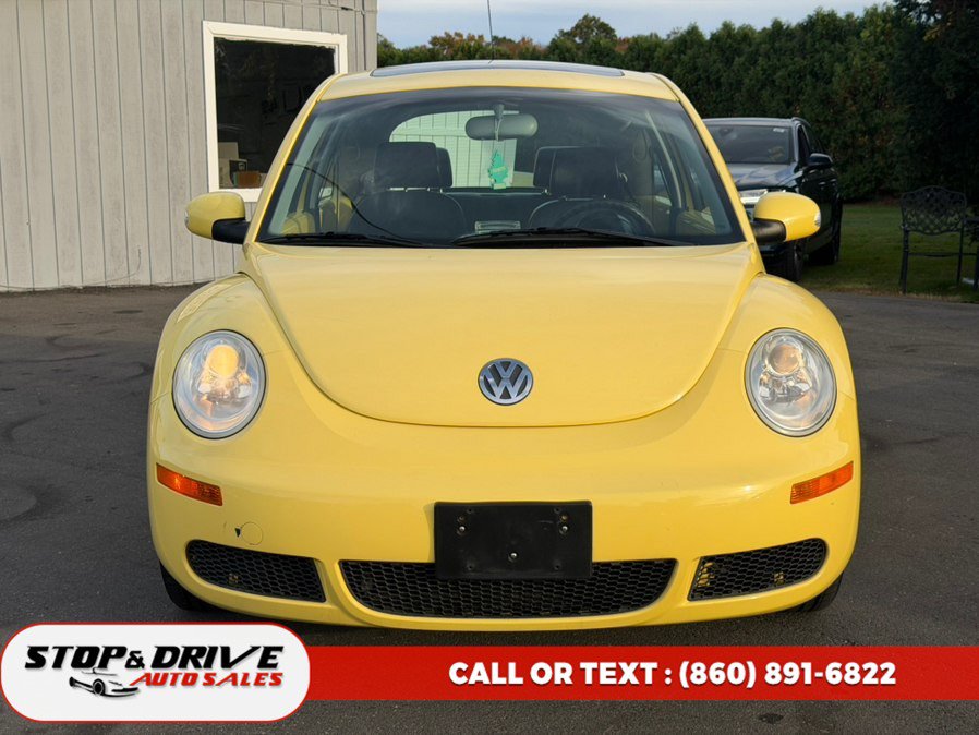 Used 2006 Volkswagen Beetle Coupe w/ Package 1 FWD image 2