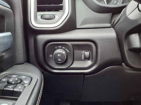 Used 2025 RAM 2500 Big Horn AWD/4WD image 12