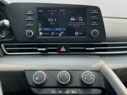Used 2023 Hyundai Elantra SE FWD image 17