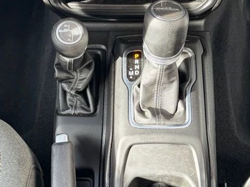 Used 2025 Jeep Gladiator Sport image 20