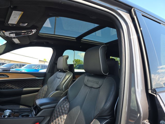 Used 2024 Jeep Grand Cherokee L Summit AWD/4WD image 13