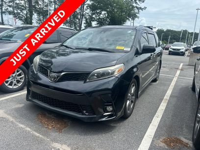 Used 2018 Toyota Sienna SE Premium
