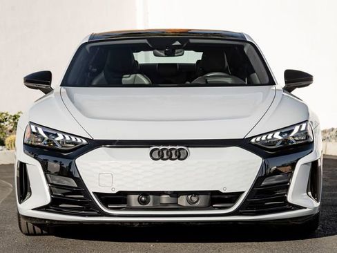Used 2023 Audi e-tron GT Prestige w/ Prestige Package image 4