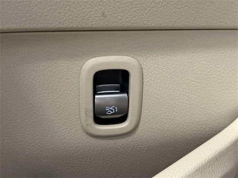 Certified 2023 Mercedes-Benz C 300 4MATIC Sedan image 21