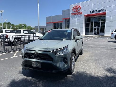 Used 2020 Toyota RAV4 XLE Premium FWD image 4