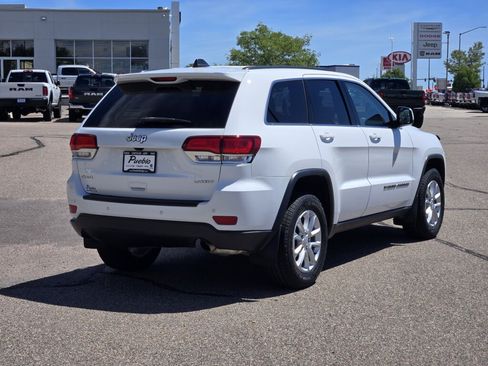 Used 2022 Jeep Grand Cherokee Laredo E AWD/4WD image 3