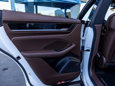 Certified 2025 Porsche Macan Electric image 38