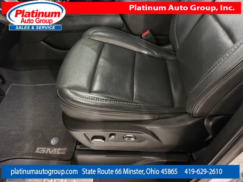 Used 2021 GMC Yukon Denali w/ Denali Premium Package AWD/4WD image 12