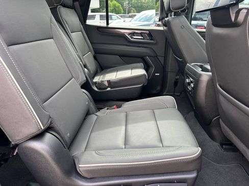Used 2025 GMC Yukon Elevation w/ Elevation Premium Package RWD image 16