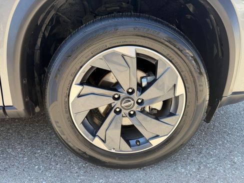 Used 2025 Nissan Rogue SV FWD image 32