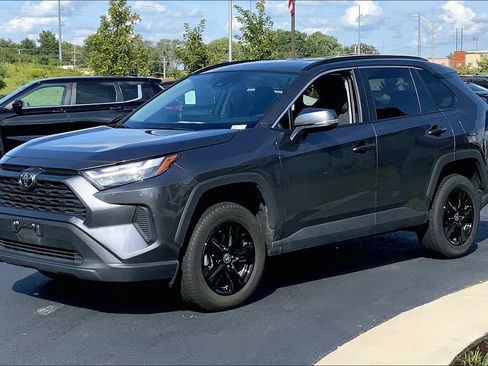 Used 2025 Toyota RAV4 XLE FWD image 5