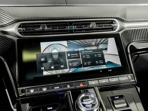 Used 2025 Aston Martin V8 Vantage Coupe image 35