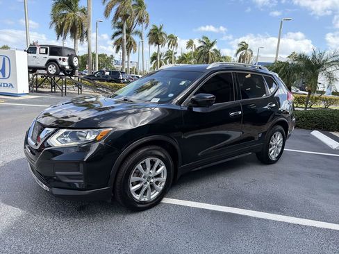 Used 2017 Nissan Rogue SV w/ SV Premium Package image 4