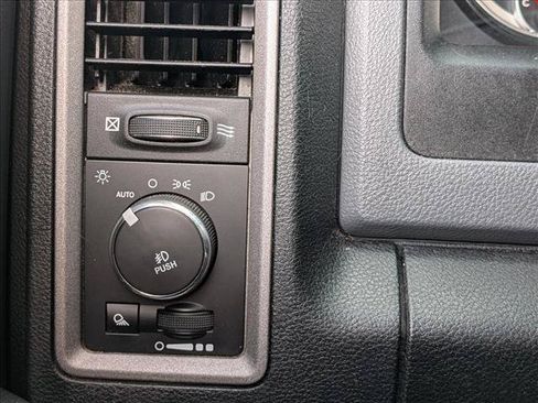 Used 2016 RAM 1500 Express RWD image 15