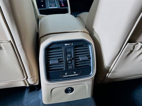 Used 2025 Porsche Macan image 27