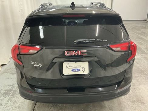 Used 2020 GMC Terrain SLE w/ Driver Convenience Package image 4