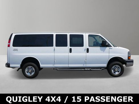 Used 2024 Chevrolet Express 3500 LT w/ LT Preferred Equipment Group RWD image 3