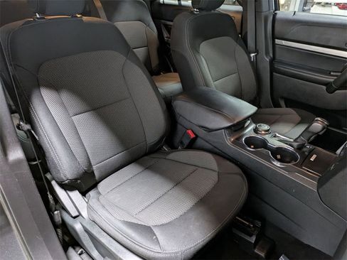 Used 2018 Ford Explorer XLT image 28