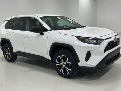 Used 2022 Toyota RAV4 LE image 7