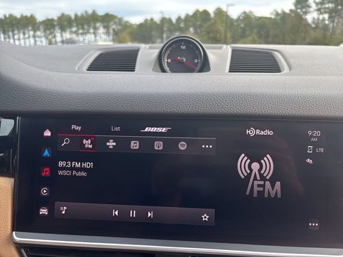 Used 2022 Porsche Cayenne Platinum Edition image 39