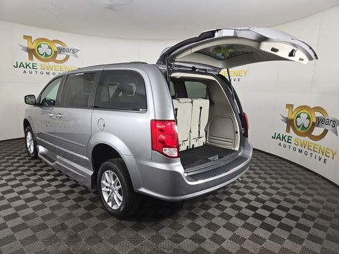 Used 2016 Dodge Grand Caravan SXT w/ UConnect Hands-Free Group image 30
