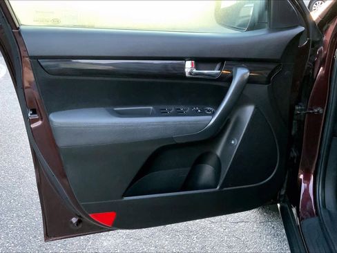 Used 2012 Kia Sorento LX image 21