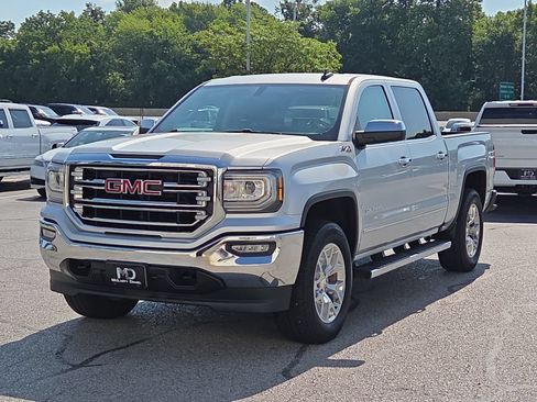 Used 2018 GMC Sierra 1500 SLT w/ SLT Premium Package AWD/4WD image 3