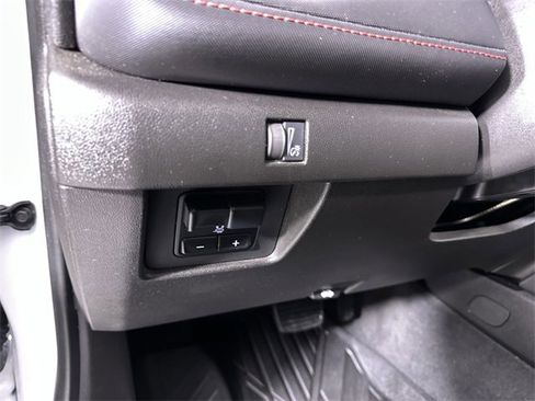 Used 2023 Chevrolet Colorado Z71 w/ Z71 Convenience Package 2 image 18